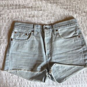 LEVI’S Denim Shorts Size 28